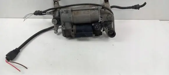 Audi Q7 4L Air suspension compressor/pump 