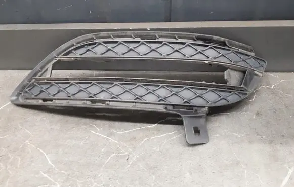 Mercedes-Benz B W246 W242 Front bumper lower grill a2468850722