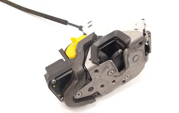 Opel Insignia A Front door lock 3023881LH1
