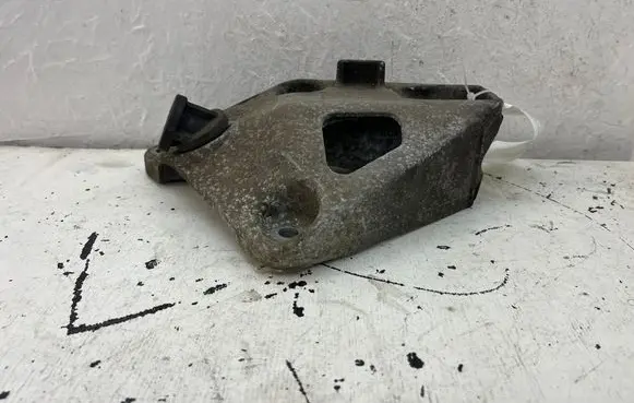 BMW 4 F32 F33 Engine mounting bracket 6788615