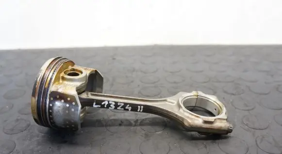 Honda Civic Piston with connecting rod HF21
