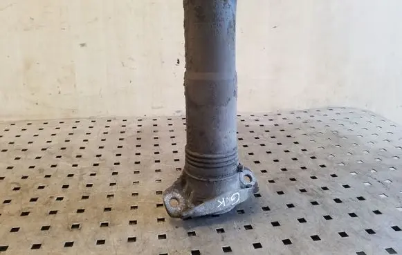 Volkswagen PASSAT B8 Front shock absorber mounting bracket 