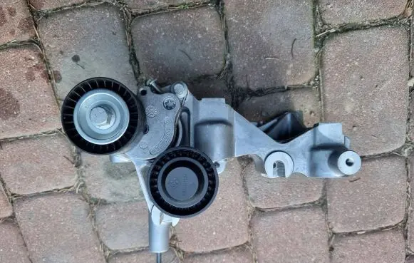 Renault Master III Alternator belt tensioner 117102273R 117507568R