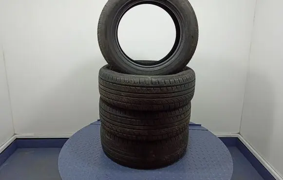 Chrysler Pacifica R17 summer tire 