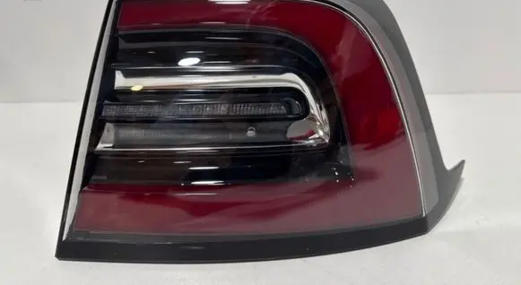 Tesla Model Y Rear/tail lights 107739900g 1077399-00-g 1077399