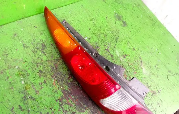 Nissan Almera Tino Rear/tail lights