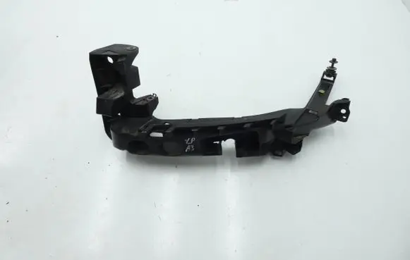 Audi A3 S3 8P Headlight/headlamp mounting bracket 8P0805607