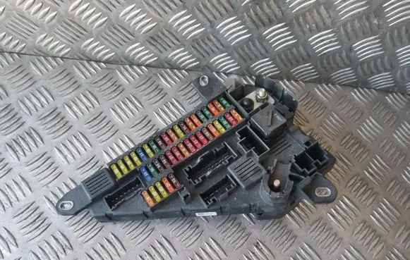BMW 5 E60 E61 Fuse module 913883001 9138830 518956057