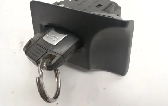 BMW 5 E60 E61 Ignition lock 10862510
