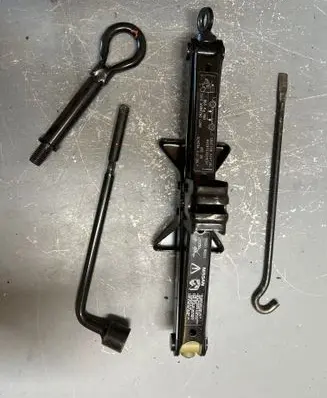 Nissan Almera Tino Lift Jack 99550BU001