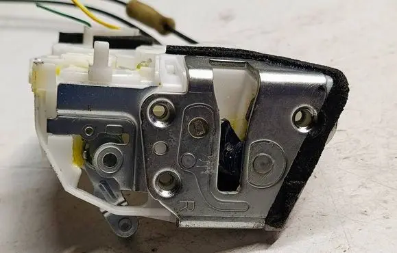 Suzuki SX4 S-Cross Rear door lock 8230161MB0U6 8230161MB0