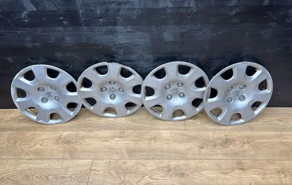 Peugeot Partner R15 wheel hub/cap/trim 9661979880