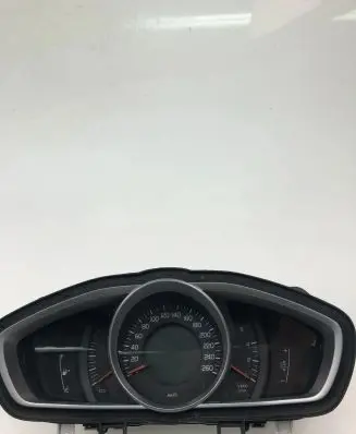 Volvo V40 Speedometer (instrument cluster) 31412873