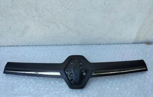 Renault Trafic III (X82) Front bumper upper radiator grill 116705A0
