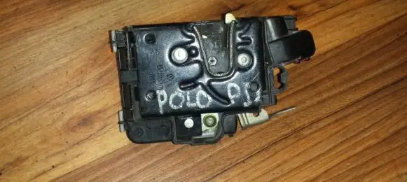 Volkswagen Polo II 86C 2F Front door lock ZSB6H2837016