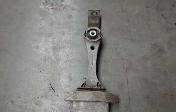 Volkswagen New Beetle Engine mount bracket 1J0199851M
