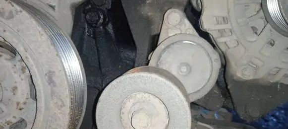 Mazda 6 Generator/alternator belt tensioner JM22
