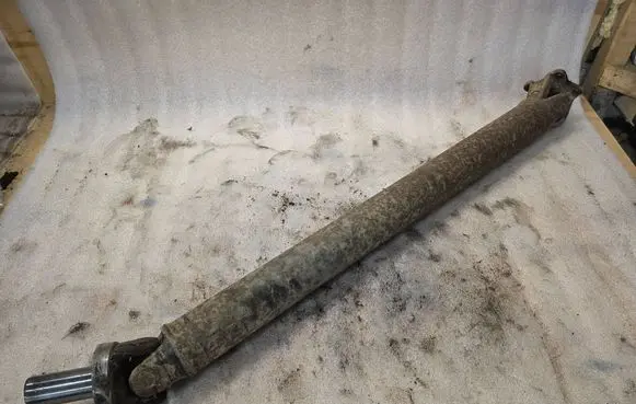 Mitsubishi Pajero Middle center prop shaft