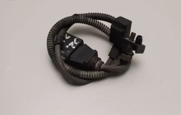 Audi A4 S4 B5 8D Crankshaft position sensor 9805940