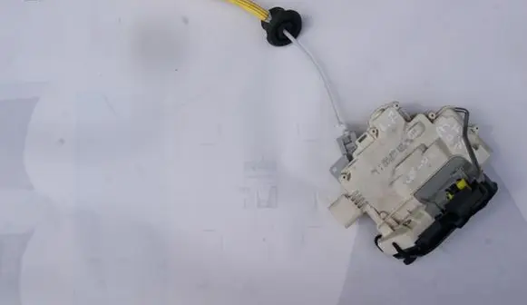 Audi A4 S4 B7 8E 8H Rear door lock 8E0839015AA