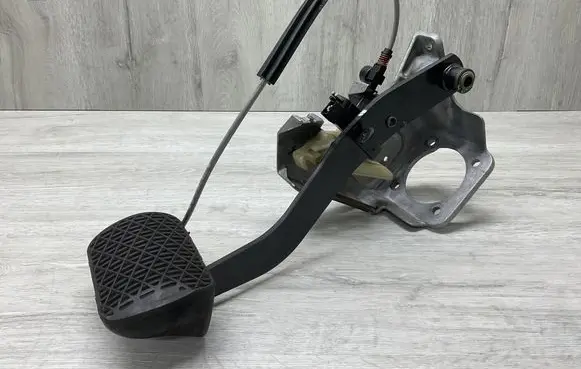 Mercedes-Benz SL R129 Brake pedal A1292900519 120251 1232910082