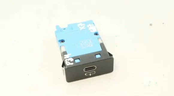BMW X7 G07 USB socket connector 8711940 84108711940 19163010
