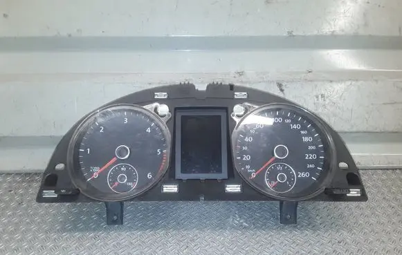 Volkswagen PASSAT B6 Speedometer (instrument cluster) 3C0920871T