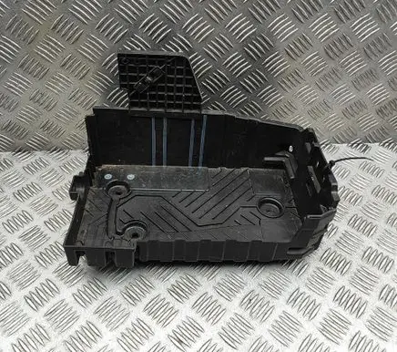 Opel Mokka B Battery box tray 9823533180