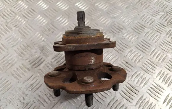 Rear wheel hub