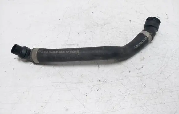 Mercedes-Benz CLS C219 Engine coolant pipe/hose A2118302996