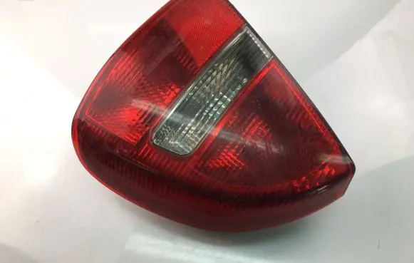 Mitsubishi Carisma Tailgate rear/tail lights