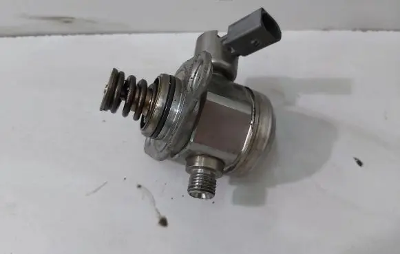 BMW 5 F10 F11 Mechanical fuel pump 7595339