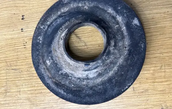 Opel Vivaro Rear coil spring rubber mount 91169252