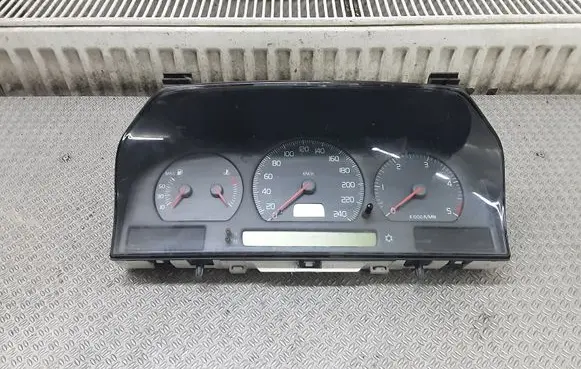 Volvo S70 V70 V70 XC Speedometer (instrument cluster) 9472523