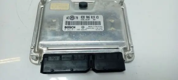 Volkswagen PASSAT B5.5 Engine control unit/module 038906019KD 0281011205