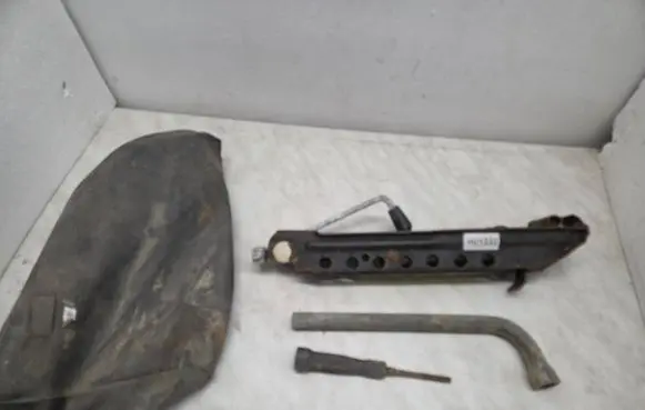 Audi A6 S6 C4 4A Lift Jack 4A0011031B 4A0804885