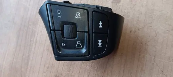 Volvo V40 Steering wheel buttons/switches 31334462