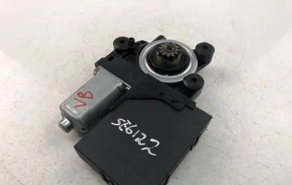 Volvo S40 Front door window regulator motor 979038100