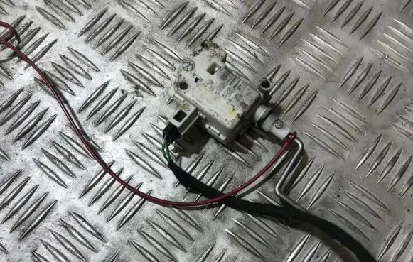 Audi A4 S4 B5 8D Central locking motor 3b0959781 4b0862153