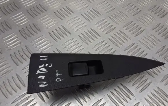 Nissan Note (E11) Electric window control switch 829609U10A