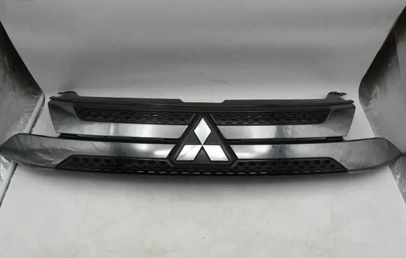Mitsubishi Outlander Front bumper upper radiator grill 7450B304 74503385