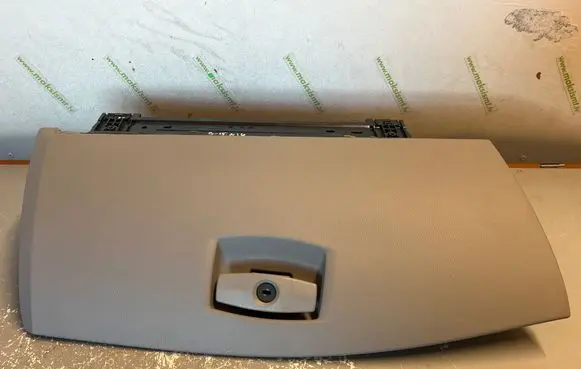 BMW 5 E60 E61 Glove box 7034079