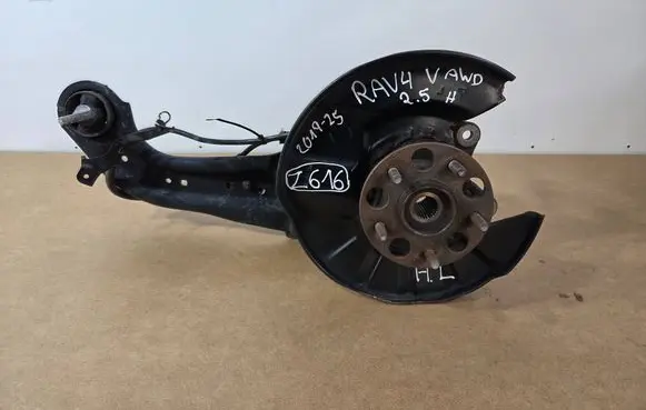 Toyota RAV 4 (XA50) Rear wheel hub spindle/knuckle V470L