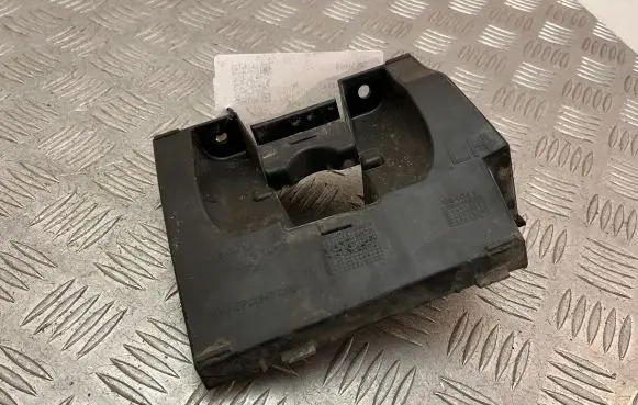 Volvo XC60 Fender mounting bracket 32216697