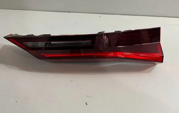 Tailgate rear/tail lights