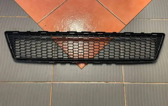 Toyota Verso Front bumper lower grill 53112-0F040