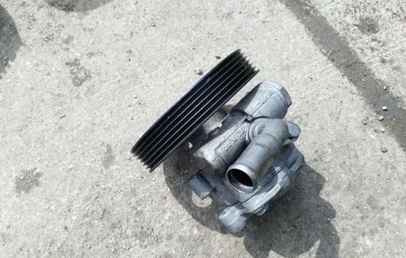 Ford Fiesta Power steering pump 