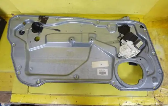 Seat Ibiza III (6L) Front door window regulator with motor 6Q2959802A 6L3837751K