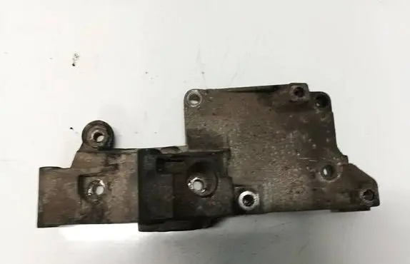 Skoda Fabia Mk2 (5J) Engine mounting bracket 038903143AG
