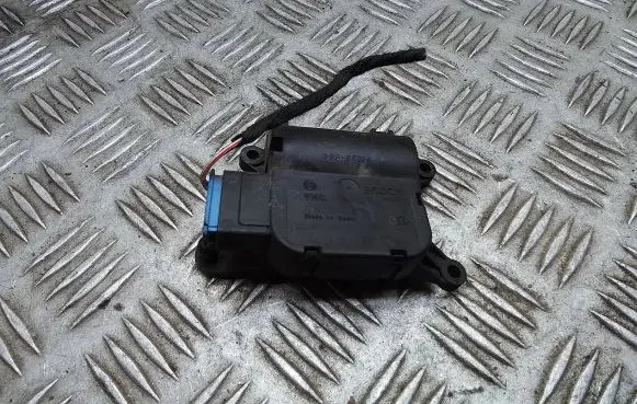 Volkswagen Multivan T5 Air flap motor/actuator 7H1907511 7H1907511A 0132801321